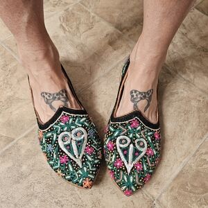 Vintage handmade embroidered pointed toe shoe.